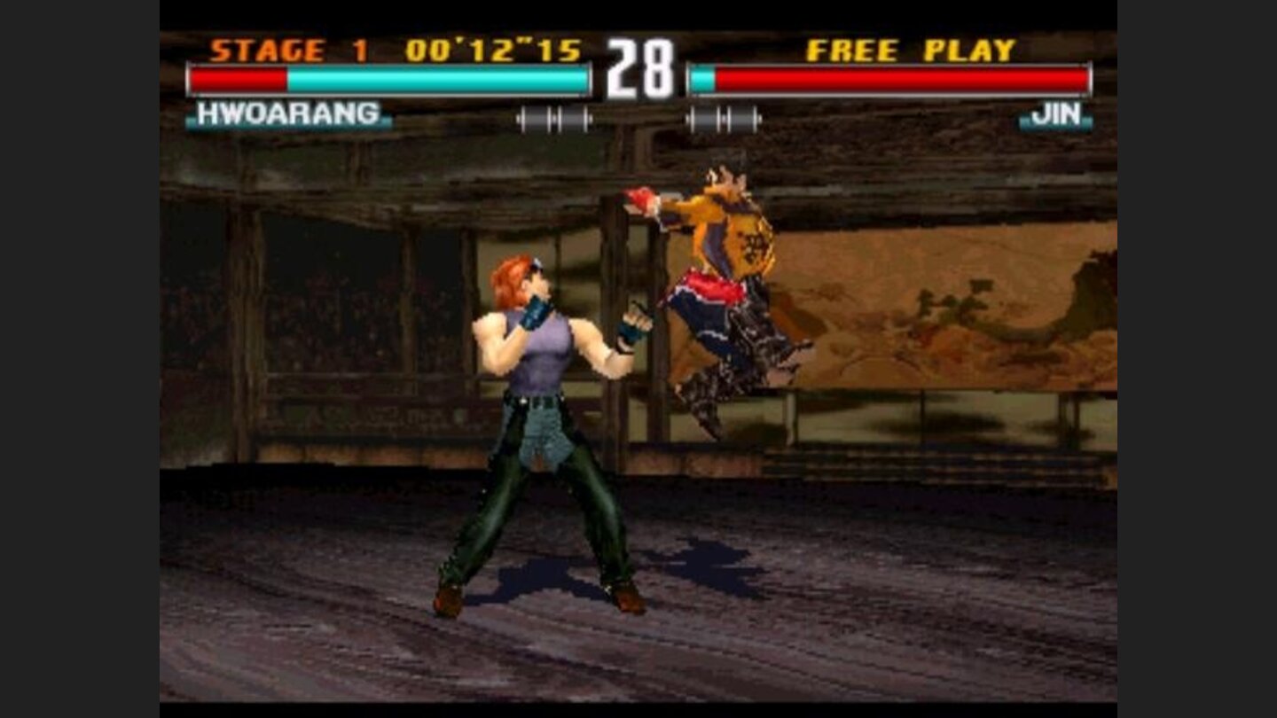 Hwoarang launching Jin into the air during a Tekken 3 arcade fight